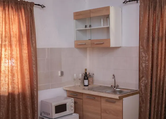 F & B Summer Collection - Skiathos - Maistrali For 2 * Τρούλος