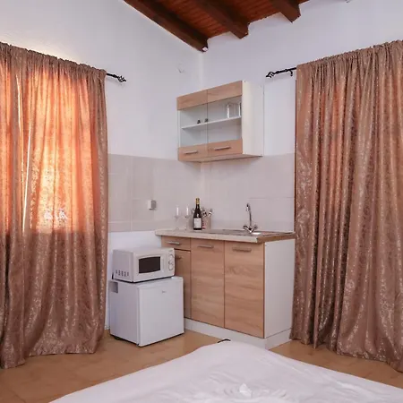 F & B Summer Collection - Skiathos - Maistrali For 2 Τρούλος