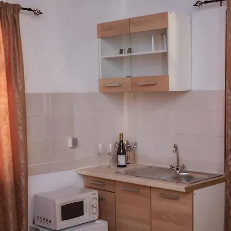 F & B Summer Collection - Skiathos - Maistrali For 2 * Troulos