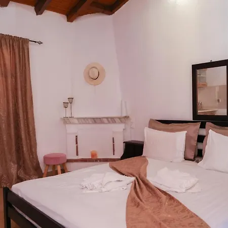 F & B Summer Collection - Skiathos - Maistrali For 2 * Troulos