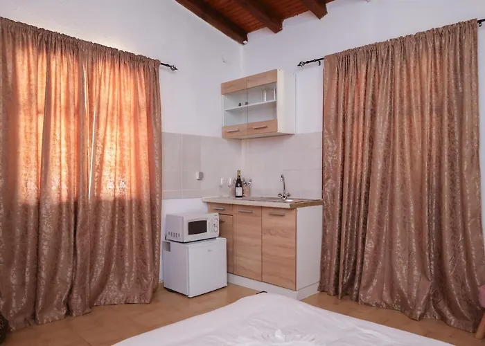 F & B Summer Collection - Skiathos - Maistrali For 2 Troulos